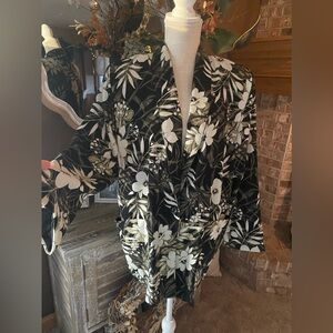 Kensington Square Beautiful Floral Blazer